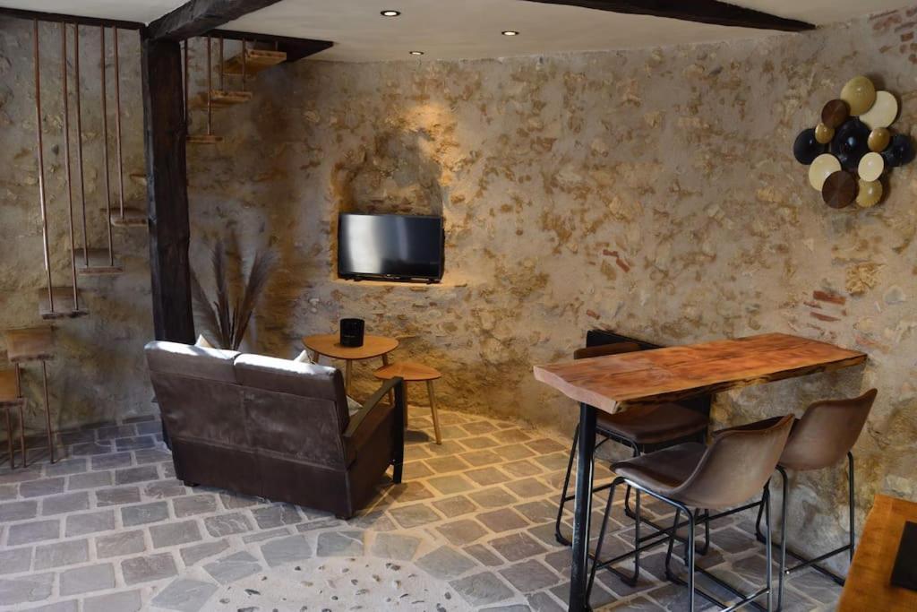 Tour Medievale Fortifiee Entierement Restaure Saint-Sever  Exteriör bild